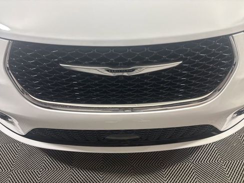 New 2026 Chrysler Pacifica Select image 12