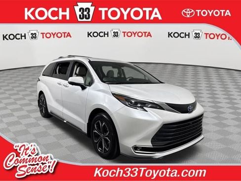New 2025 Toyota Sienna Platinum image 1