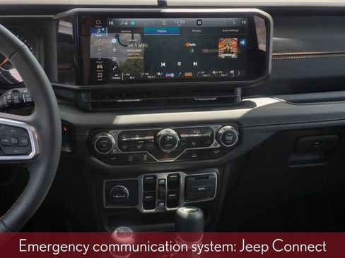 Used 2025 Jeep Wrangler Unlimited Sahara w/ Technology Group AWD/4WD image 35