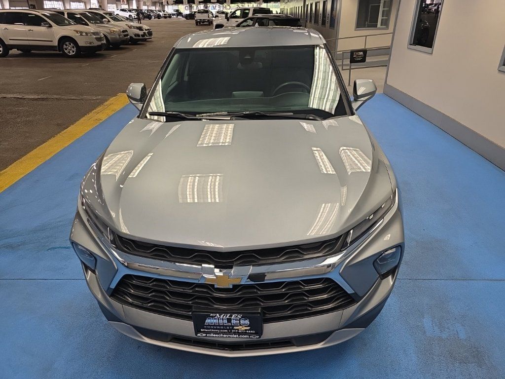 Certified 2025 Chevrolet Blazer LT FWD image 8