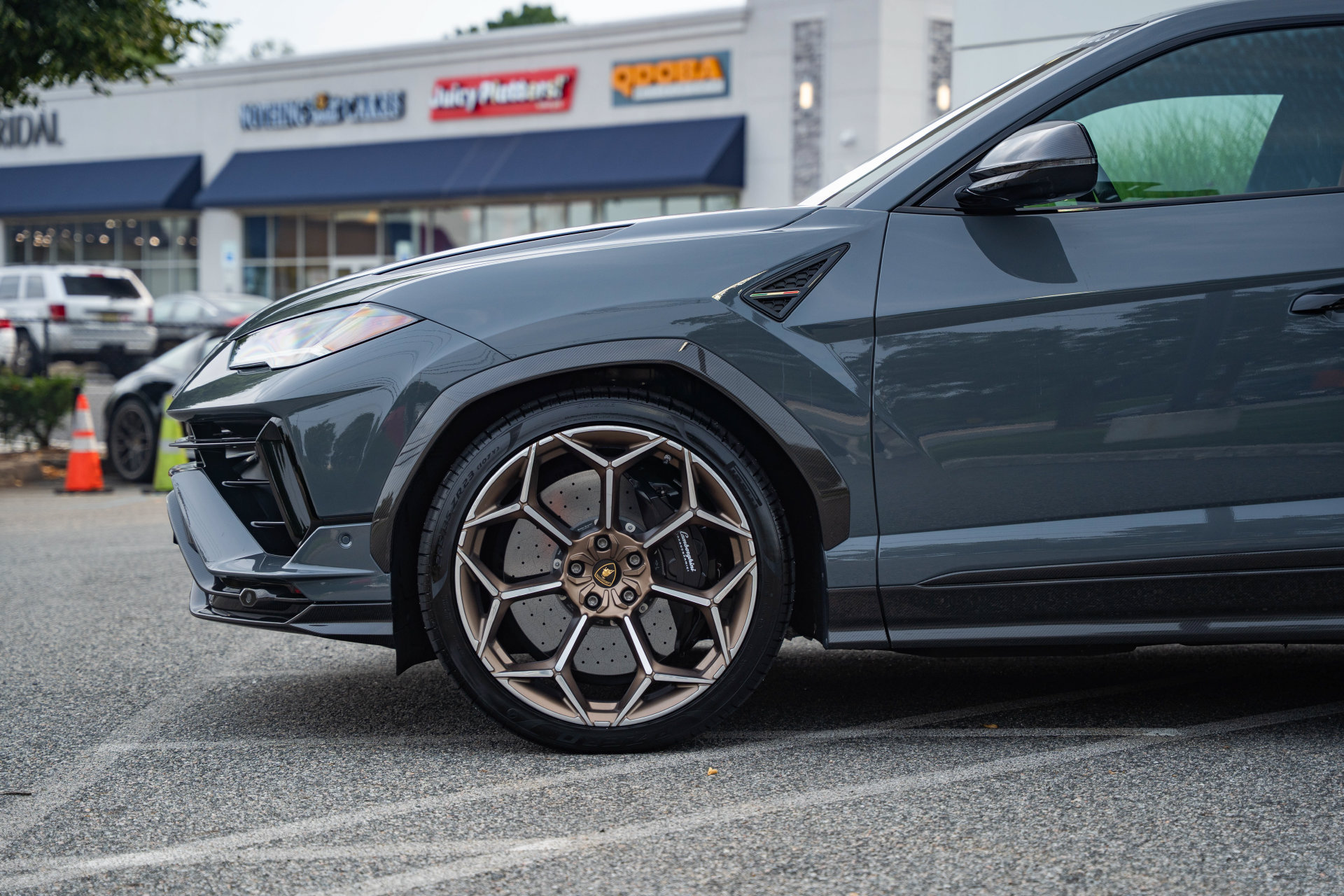 Used 2024 Lamborghini Urus Performante AWD/4WD image 9