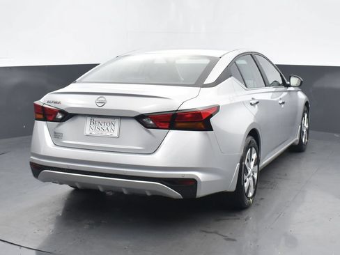 Used 2024 Nissan Altima 2.5 S FWD image 13