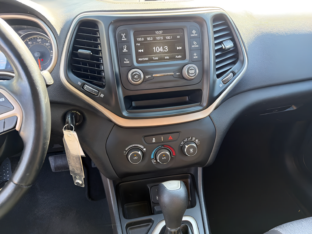 Used 2016 Jeep Cherokee Sport FWD image 24