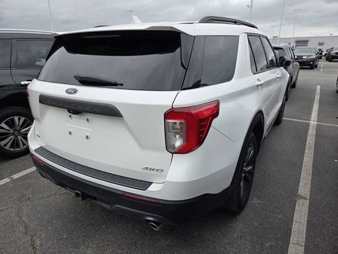 Used 2022 Ford Explorer XLT w/ Equipment Group 202A AWD/4WD image 9