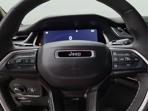 Used 2024 Jeep Grand Cherokee Altitude image 18