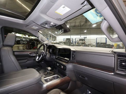 Used 2024 GMC Sierra 1500 SLT w/ SLT Premium Plus Package image 28