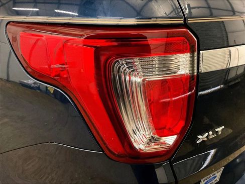 Used 2017 Ford Explorer XLT w/ Equipment Group 202A AWD/4WD image 30
