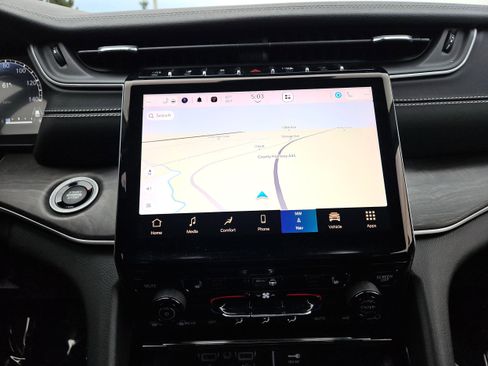 Used 2023 Jeep Grand Cherokee Limited image 52