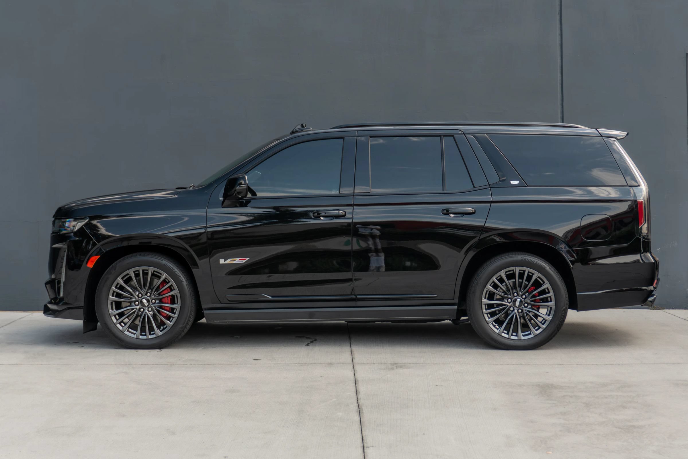 Used 2023 Cadillac Escalade V AWD/4WD image 2