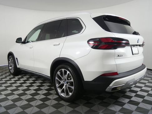 Used 2024 BMW X5 xDrive40i w/ Parking Assistance Package AWD/4WD image 5