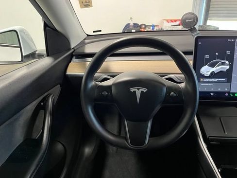 Used 2021 Tesla Model Y Long Range AWD/4WD image 21