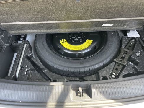 Used 2024 Volkswagen Tiguan SE R-Line image 39