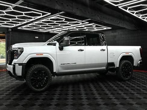 New 2026 GMC Sierra 2500 Denali Ultimate AWD/4WD image 15