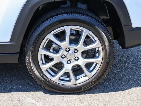 Used 2022 Jeep Compass Latitude AWD/4WD image 13