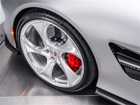Used 2025 Aston Martin Vanquish RWD image 13
