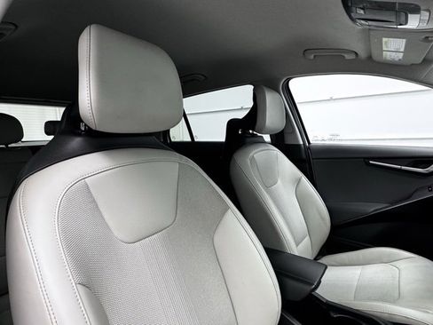 Used 2023 Kia Niro EX image 22