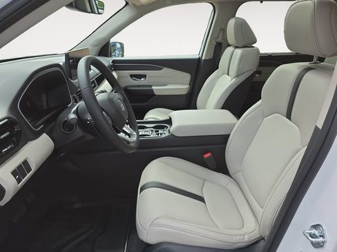 New 2026 Honda Pilot Touring image 9