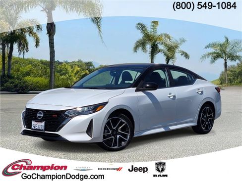 Used 2025 Nissan Sentra SR FWD image 1