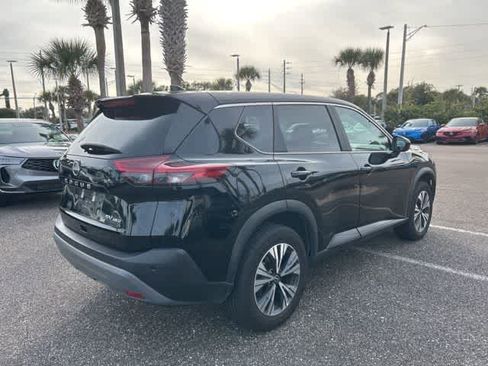 Used 2023 Nissan Rogue SV image 3