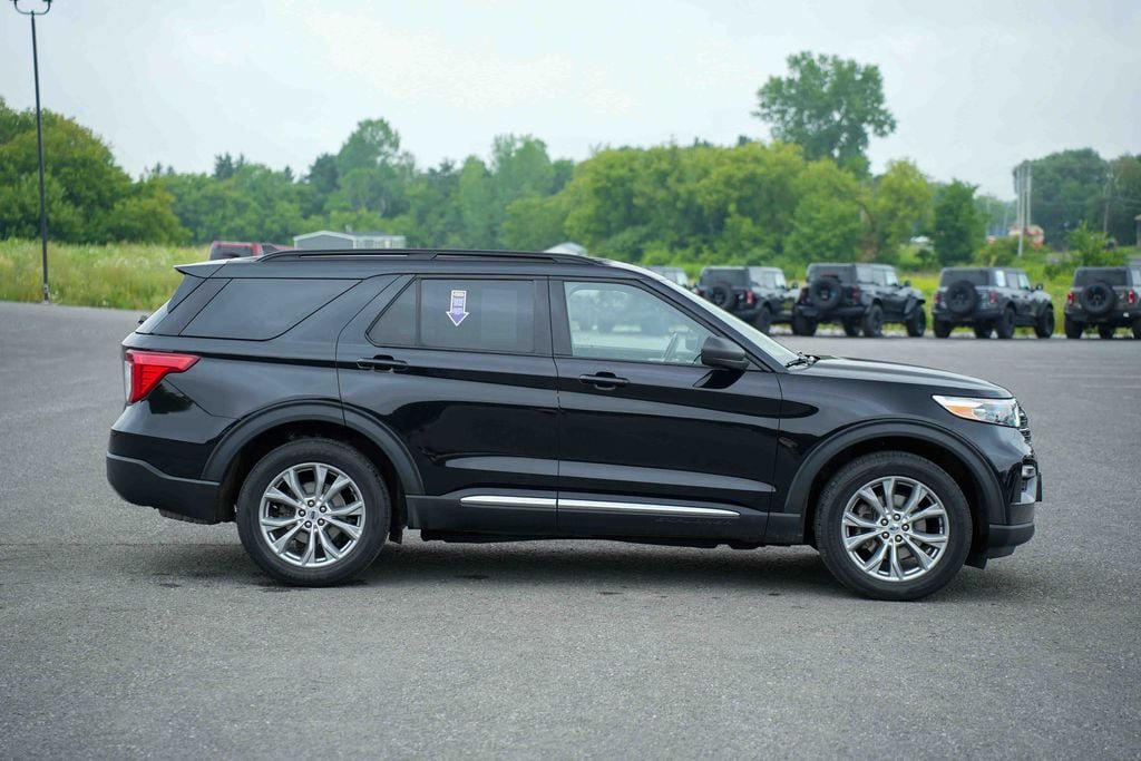 Used 2023 Ford Explorer XLT w/ Equipment Group 202A AWD/4WD image 4