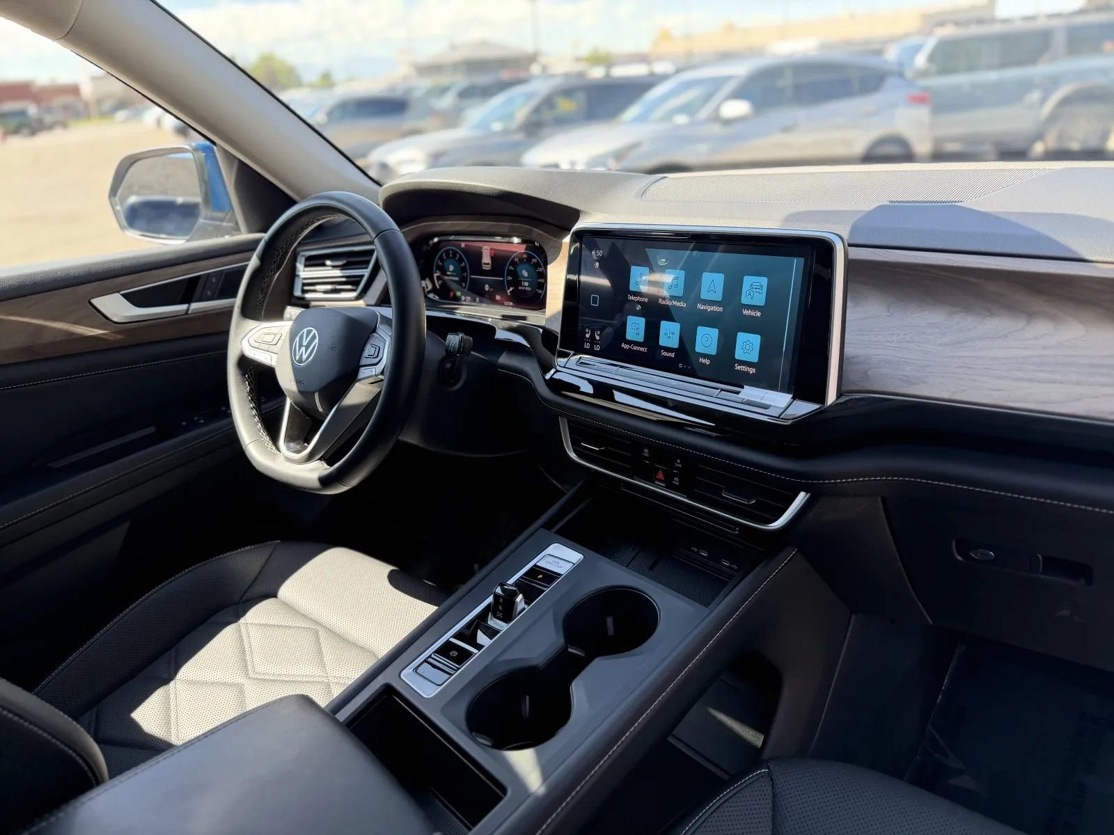 Used 2025 Volkswagen Atlas SE FWD image 21