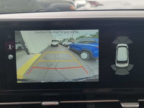 Used 2023 Kia Carnival EX image 37