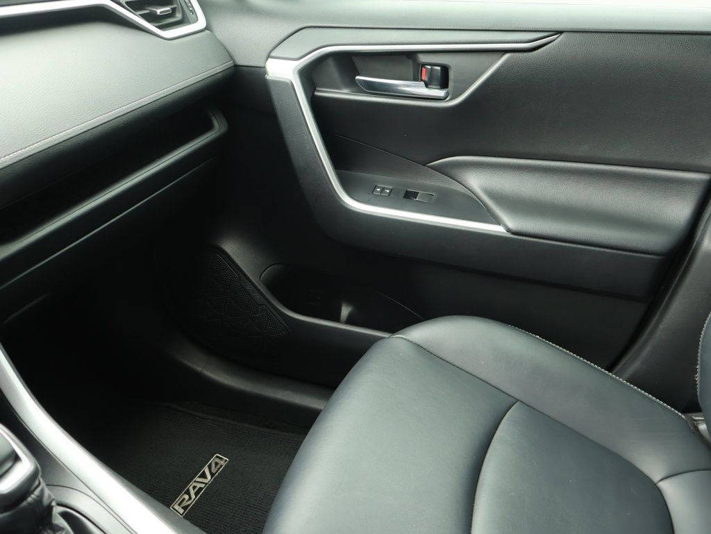 Used 2020 Toyota RAV4 XLE Premium FWD image 29