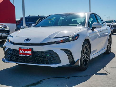 New 2026 Toyota Camry SE FWD image 3