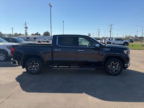 New 2026 GMC Sierra 1500 SLT image 7