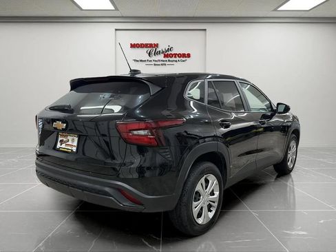 Used 2026 Chevrolet Trax LS FWD image 7