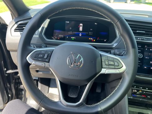 Used 2022 Volkswagen Tiguan SE FWD image 16