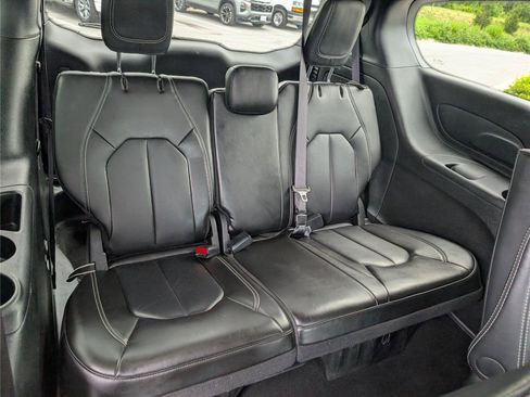 Used 2024 Chrysler Pacifica Limited FWD image 12