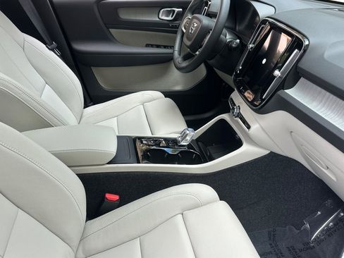 New 2026 Volvo XC40 B5 Plus w/ Protection Package Premier image 18