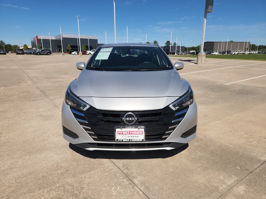 Used 2025 Nissan Versa SV FWD image 11