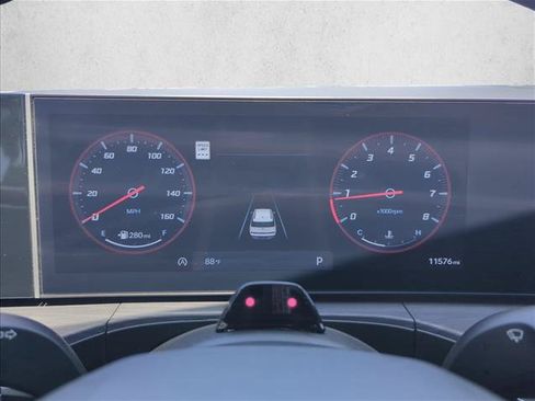 Used 2025 Hyundai Santa Fe Limited FWD image 9