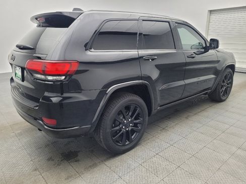 Used 2018 Jeep Grand Cherokee Altitude image 9