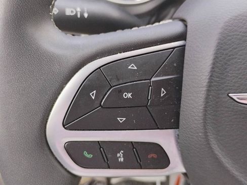Used 2023 Chrysler Pacifica Touring-L FWD image 35