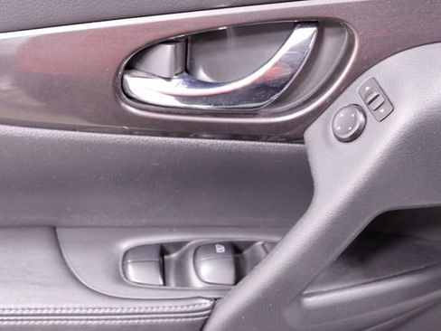 Used 2020 Nissan Rogue SV image 22