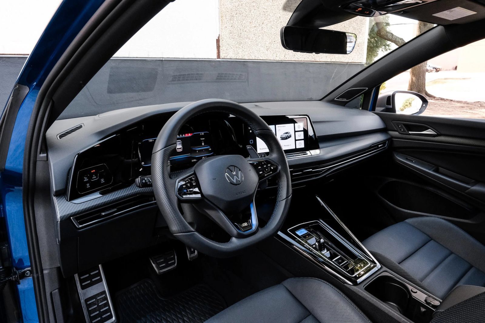 Used 2024 Volkswagen Golf R AWD/4WD image 2