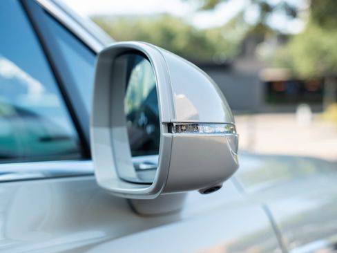 Certified 2025 Bentley Bentayga image 13