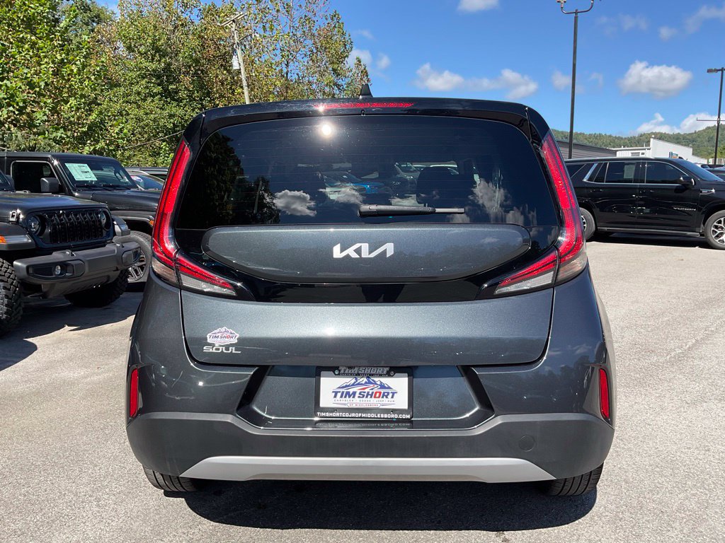 Used 2025 Kia Soul LX w/ LX Technology Package FWD image 5