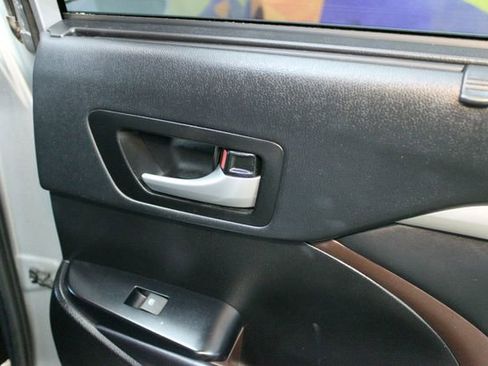Used 2019 Toyota Highlander XLE AWD/4WD image 13