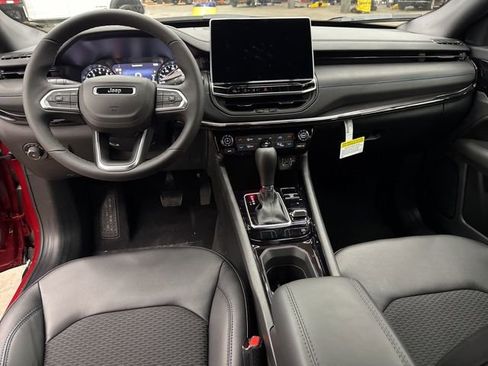 New 2026 Jeep Compass Latitude image 9