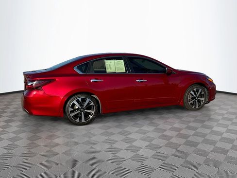 Used 2018 Nissan Altima 2.5 SR w/ Interior Lighting Package image 5