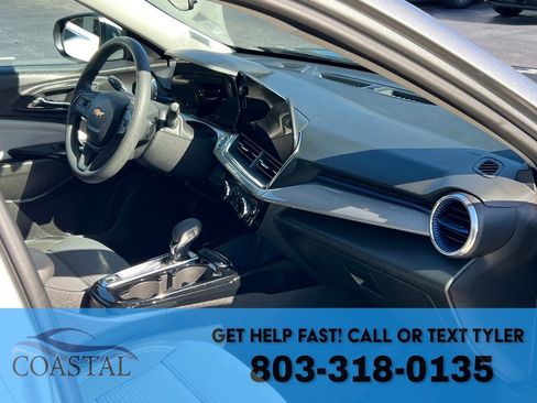 Used 2025 Chevrolet Trax LT image 26