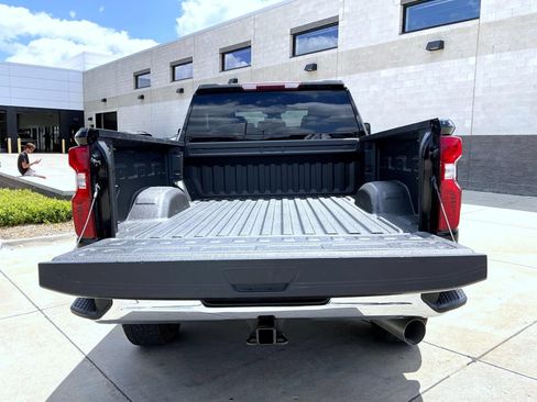 Used 2024 Chevrolet Silverado 2500 LT AWD/4WD image 9
