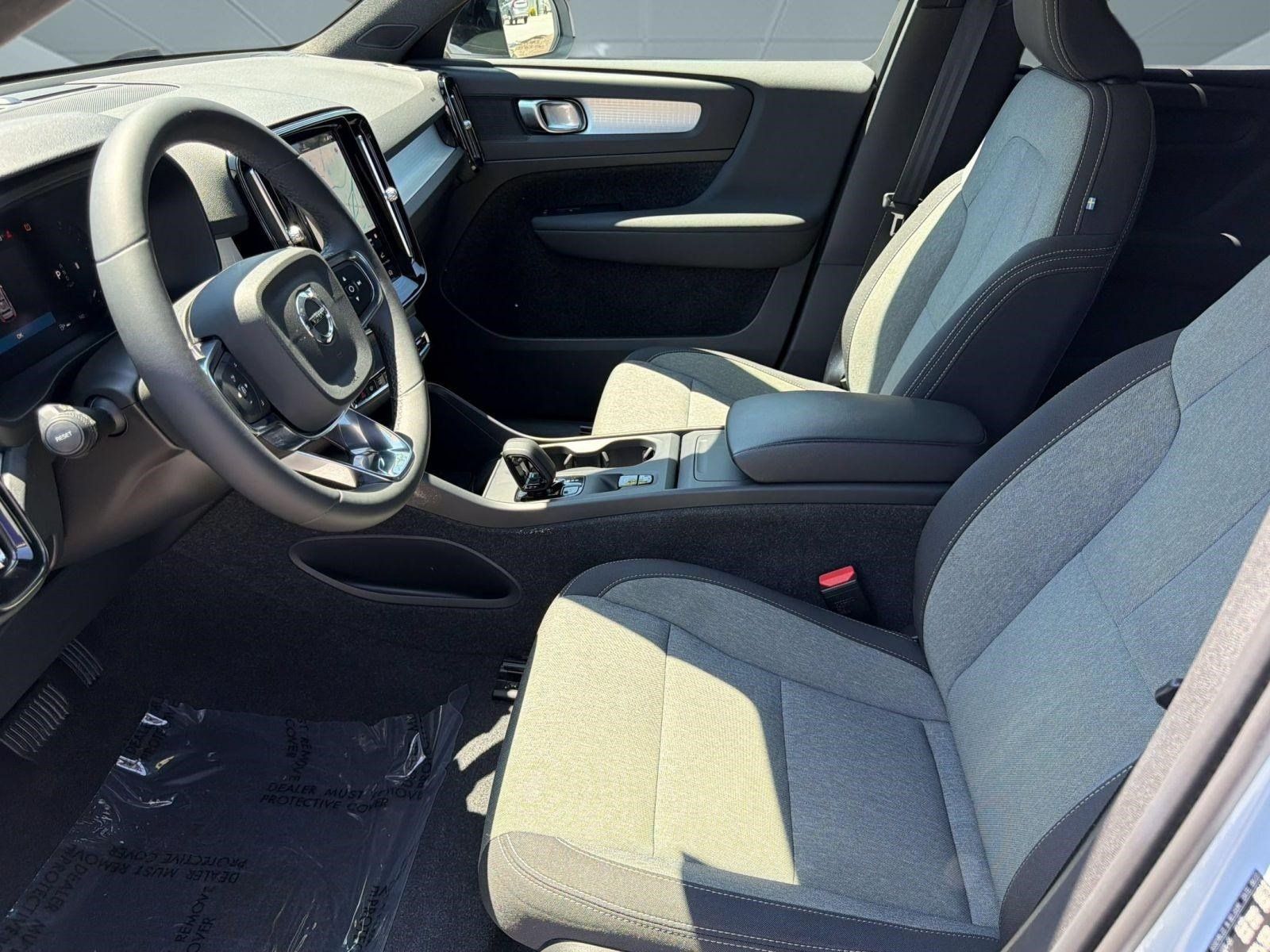 Certified 2024 Volvo XC40 B5 Core w/ Protection Package Premier AWD/4WD image 5