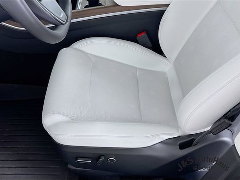 Used 2024 Tesla Model X image 25