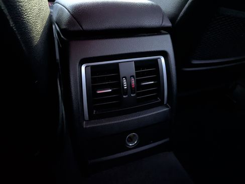 Used 2018 BMW 320i Sedan w/ Premium Package image 32