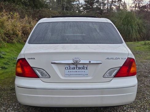 Used 2002 Toyota Avalon XLS image 11